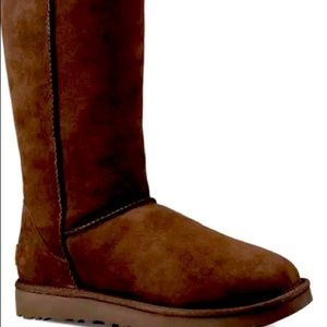 UGG®
Women's Classic II Tall Boots size 10